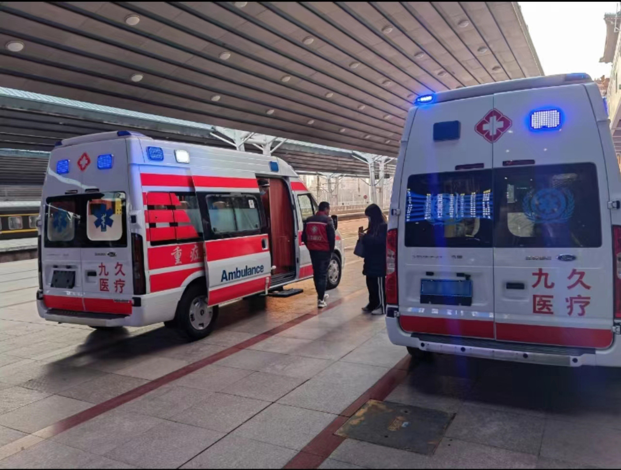 维西救护车长途转运